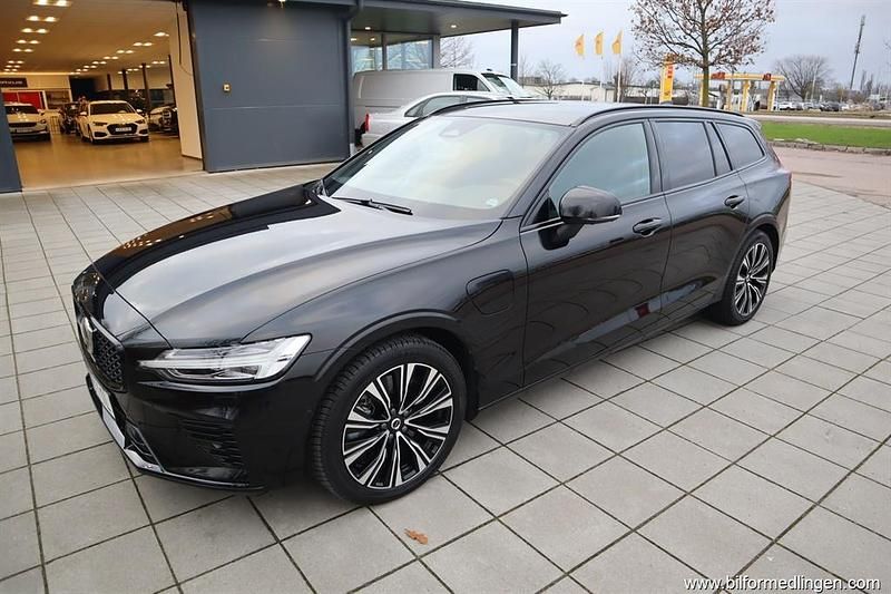 Svart svart Begagnad 2025 Volvo V60 Plus Kombi | 479 900 kr (Lite dyr) - Bild 1/4
