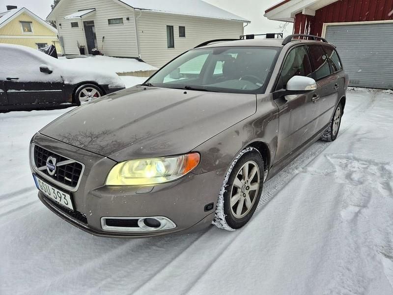 Begagnad 2011 Volvo V70 Kombi | 73 500 kr (Bra pris) - Bild 1/4