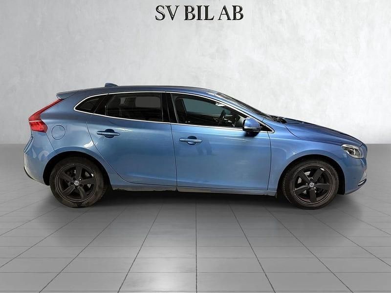 Begagnad Volvo V40 116 HK (85 kW) 2015 Blå Halvkombi