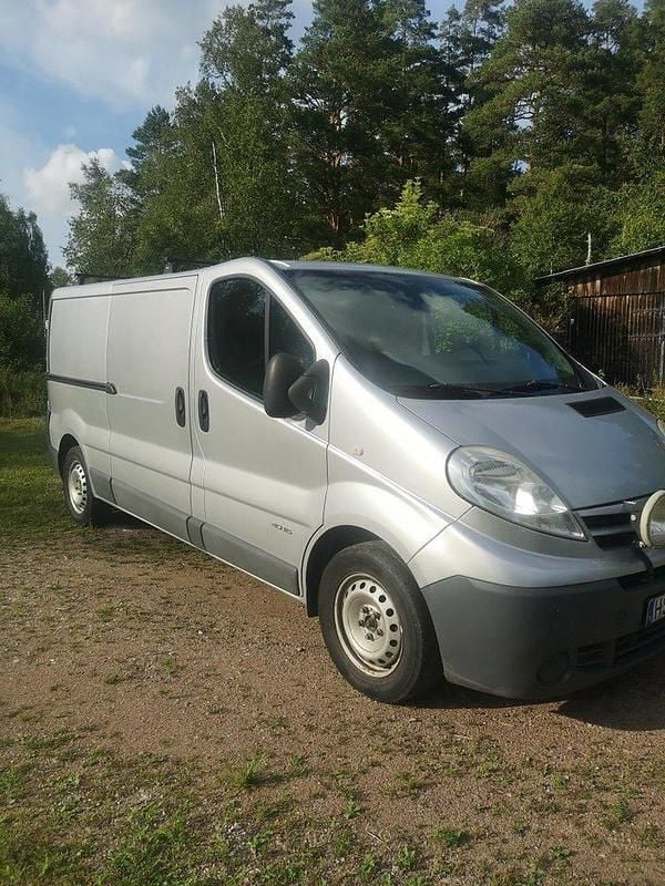 Silver Begagnad 2009 Nissan Primastar Minibuss | 42 500 kr (Bra pris) - Bild 1/4