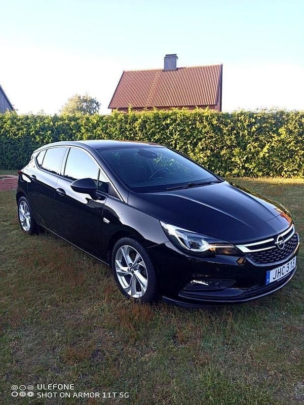 Svart Begagnad 2019 Opel Astra Dynamic Halvkombi | 166 500 kr (Marknadspris) - Bild 1/4