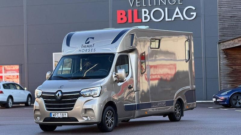 Ljusbrun (brun) Begagnad 2022 Renault Master Van | 899 500 kr - Bild 1/4