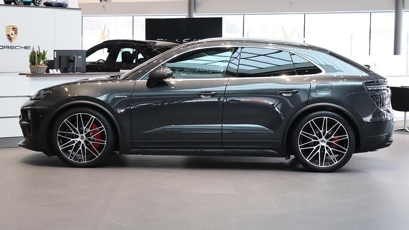 Begagnad Porsche Macan Turbo 469 kW (639 HK) 2025 Grå SUV