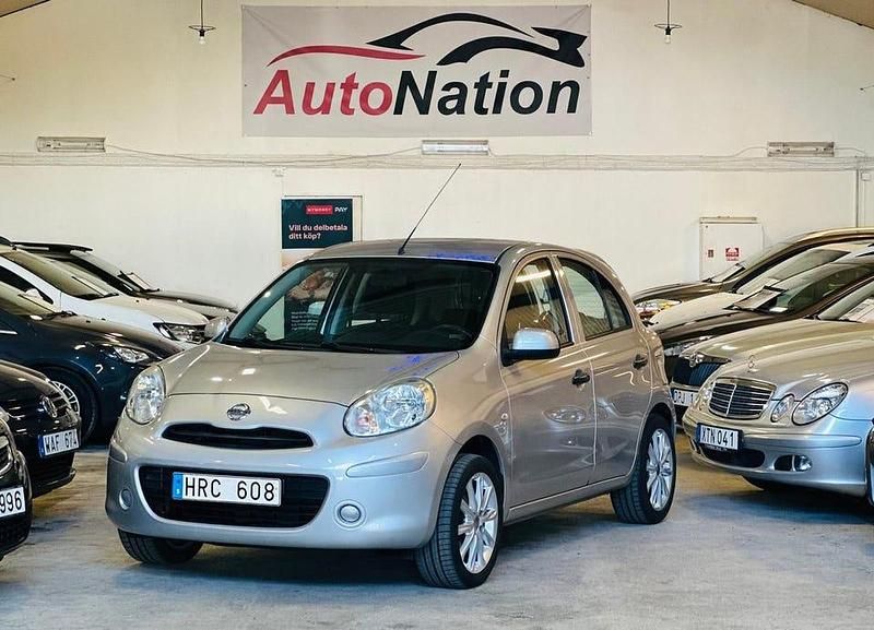Silver Begagnad 2012 Nissan Micra Halvkombi | 54 900 kr (Marknadspris) - Bild 1/4
