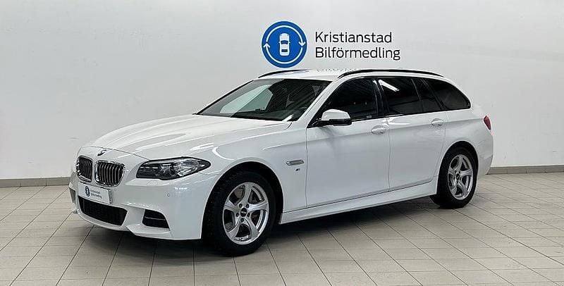 Vit Begagnad 2015 BMW 530 M Sport Kombi | 264 900 kr (Dyr) - Bild 1/4