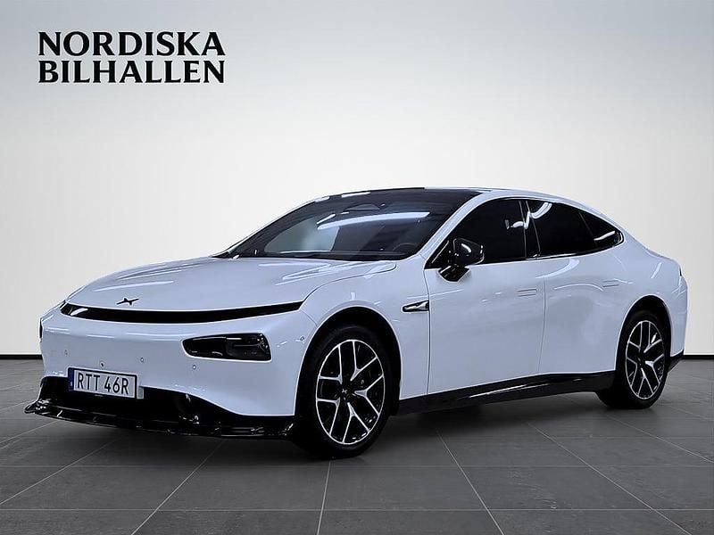 Begagnad XPENG P7 347 kW (473 HK) 2023 Vit Sedan