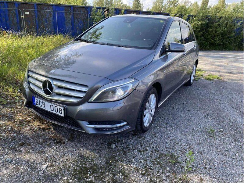 Grå Begagnad 2012 Mercedes B180 Minibuss | 73 900 kr (Bra pris) - Bild 1/4
