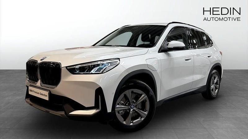 Vit Begagnad 2025 BMW X1 Shadowline SUV | 508 700 kr - Bild 1/4