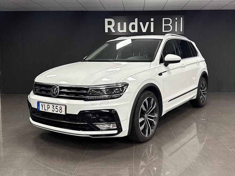 Vit Begagnad 2017 VW Tiguan R-line SUV | 219 900 kr (Marknadspris) - Bild 1/4