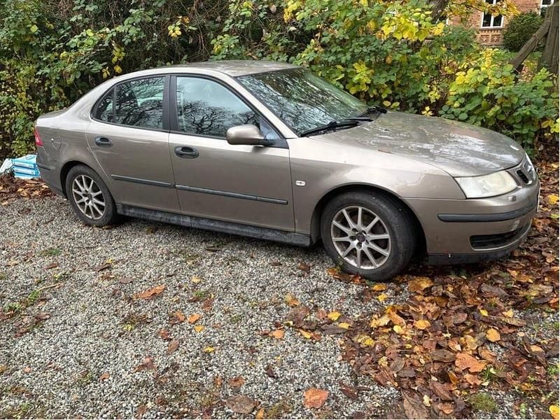 Begagnad 2004 Saab 9-3 Linear Sedan | 22 500 kr (Lite dyr) - Bild 1/4