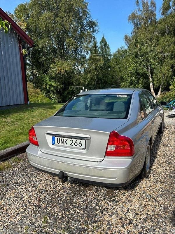 Grå Begagnad 2004 Volvo S80 Business Edition Sedan | 15 000 kr (Bra pris) - Bild 1/4