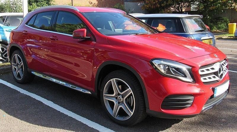 Röd Begagnad 2016 Mercedes GLA220 AMG SUV | 195 000 kr (Superpris) - Bild 1/1