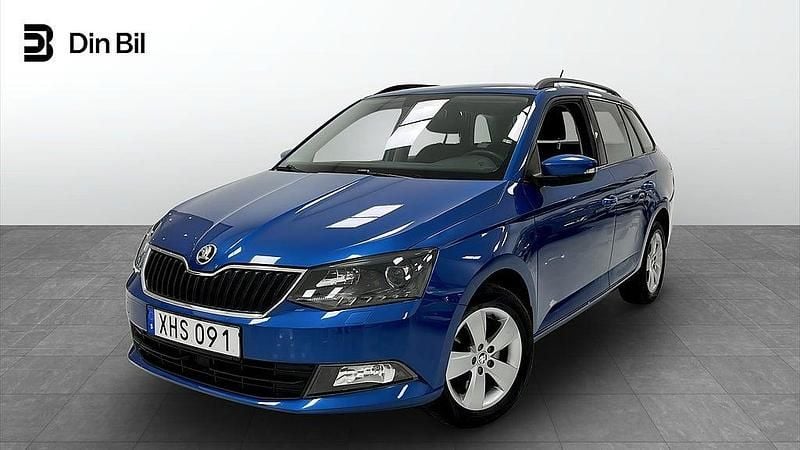 Blå (race blue metallic) Begagnad 2018 Skoda Fabia Style Kombi | 124 900 kr (Bra pris) - Bild 1/4