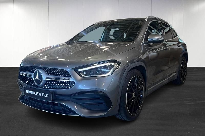 Svart Begagnad 2020 Mercedes GLA200 AMG line SUV | 344 900 kr (Marknadspris) - Bild 1/4