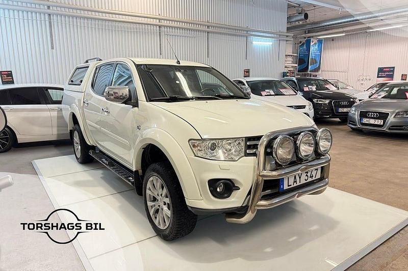 Vit Begagnad 2015 Mitsubishi L200 Pickup | 154 900 kr (Marknadspris) - Bild 1/3