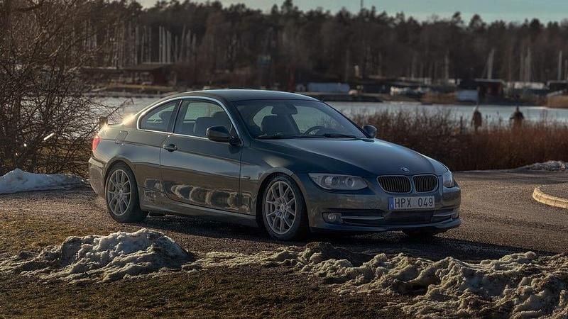 Begagnad BMW 325 204 HK (150 kW) 2010 Sportkupé