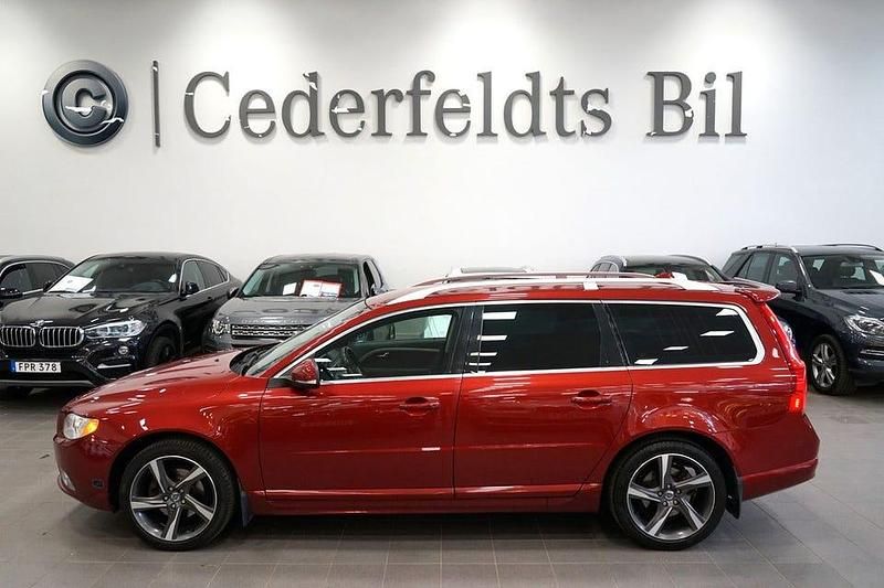 Röd Begagnad 2012 Volvo V70 Summum Kombi | 129 900 kr (Lite dyr) - Bild 1/4