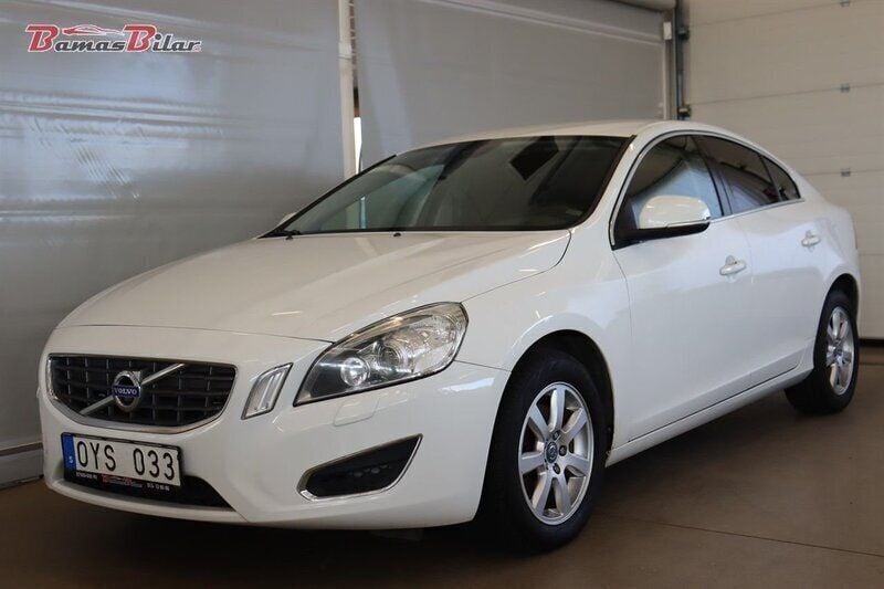 Vit Begagnad 2012 Volvo S60 Momentum Sedan | 84 900 kr (Marknadspris) - Bild 1/4