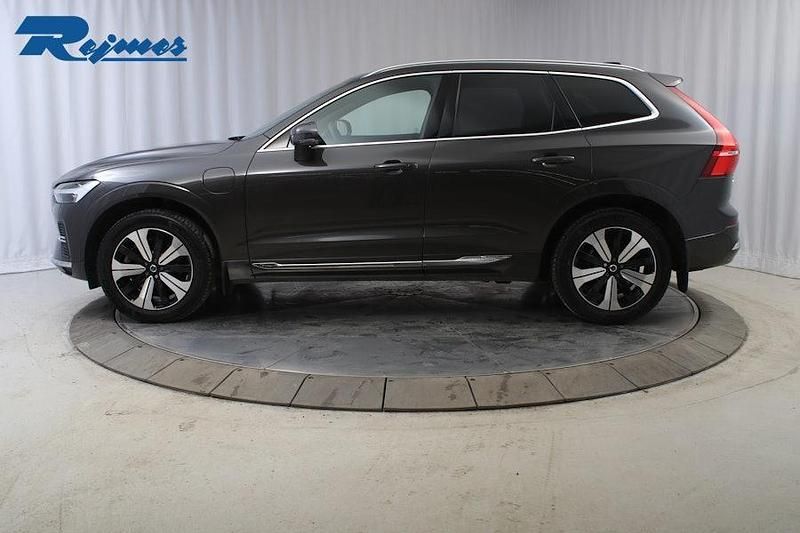 Begagnad Volvo XC60 Plus 253 HK (186 kW) 2022 Grå SUV