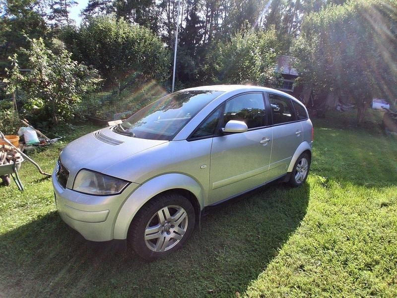 Silver Begagnad 2002 Audi A2 Halvkombi | 19 900 kr (Bra pris) - Bild 1/4