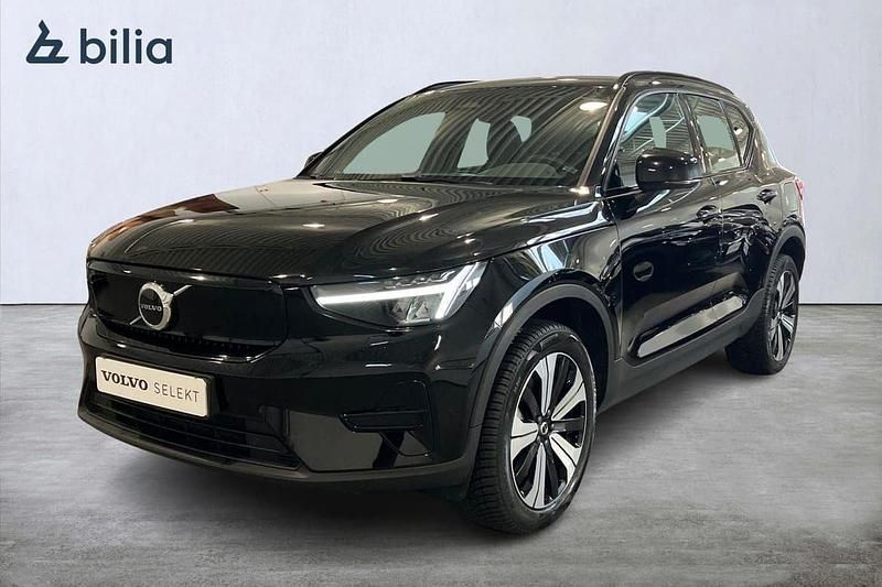 Svart Begagnad 2022 Volvo XC40 Core SUV | 334 900 kr - Bild 1/3
