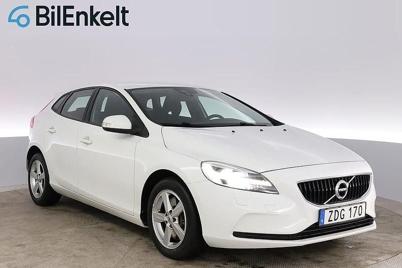 Vit Begagnad 2017 Volvo V40 Business Edition Halvkombi | 188 900 kr (Marknadspris) - Bild 1/4