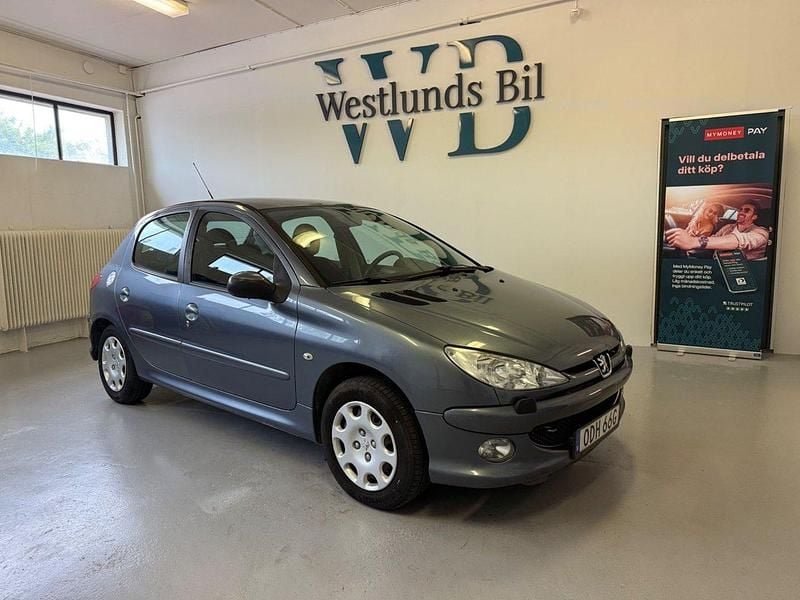 Mörkgrå Begagnad 2007 Peugeot 206 Halvkombi | 29 900 kr (Lite dyr) - Bild 1/4