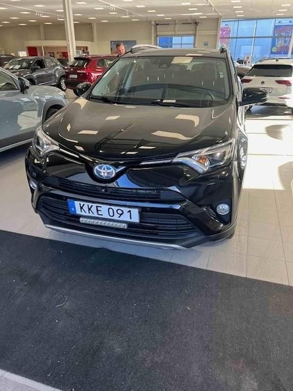 Svart Begagnad 2016 Toyota RAV4 Hybrid SUV | 239 900 kr (Bra pris) - Bild 1/1