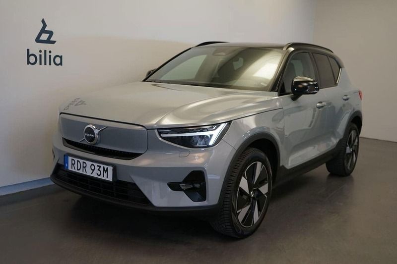 Grå Begagnad 2024 Volvo XC40 Plus SUV | 459 500 kr - Bild 1/3