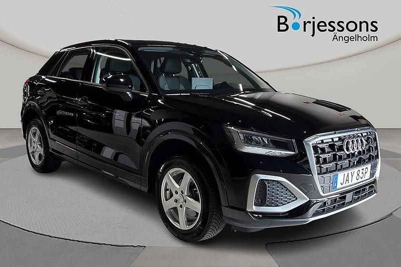 Svart Begagnad 2024 Audi Q2 Advanced Plus SUV | 299 000 kr (Marknadspris) - Bild 1/4