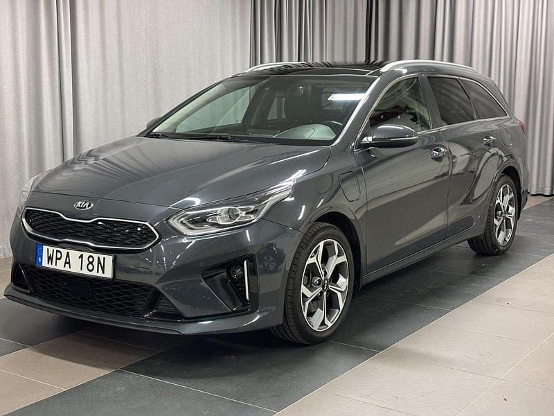 Grå Begagnad 2021 Kia Ceed 2 Kombi | 229 900 kr (Marknadspris) - Bild 1/4