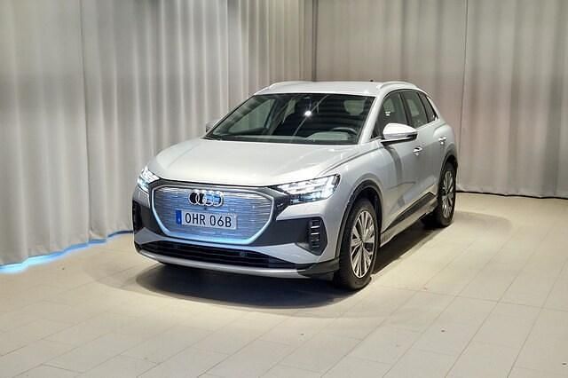 Florettsilver metallic Begagnad 2024 Audi Q4 e-tron Proline SUV | 519 900 kr - Bild 1/4