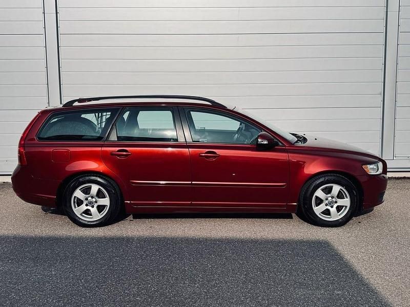 Begagnad Volvo V50 Kinetic 116 HK (85 kW) 2010 Röd Kombi