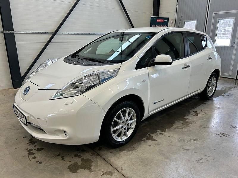 Begagnad Nissan Leaf 80 kW (109 HK) 2016 Vit Halvkombi