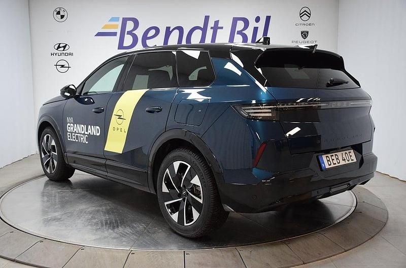 Begagnad Opel Grandland Electric Ultimate 157 kW (214 HK) 2024 Grön SUV