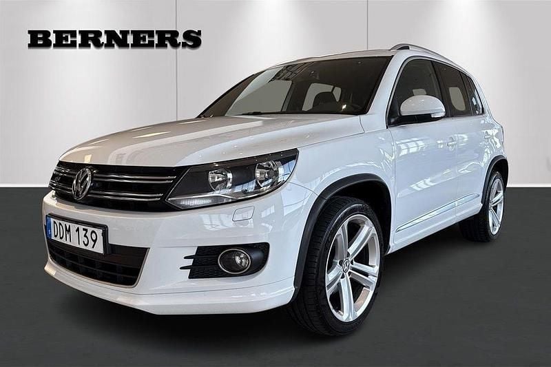 Vit Begagnad 2015 VW Tiguan R-line SUV | 149 900 kr (Marknadspris) - Bild 1/4