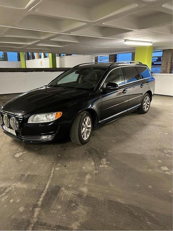 Svart Begagnad 2014 Volvo V70 Kombi | 126 000 kr (Dyr) - Bild 1/4