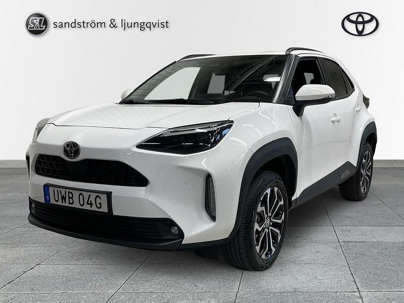 Vit Begagnad 2025 Toyota Yaris Hybrid Active SUV | 352 000 kr - Bild 1/4