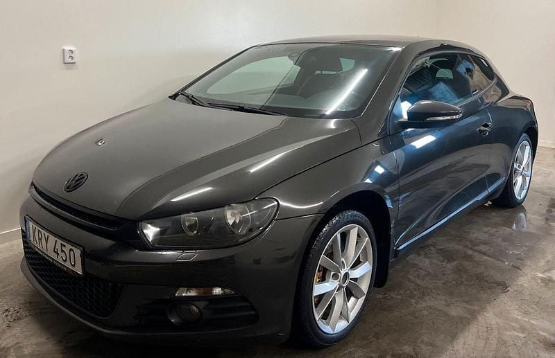 Mörkgrå (grå) Begagnad 2010 VW Scirocco Sportkupé | 59 900 kr (Bra pris) - Bild 1/4