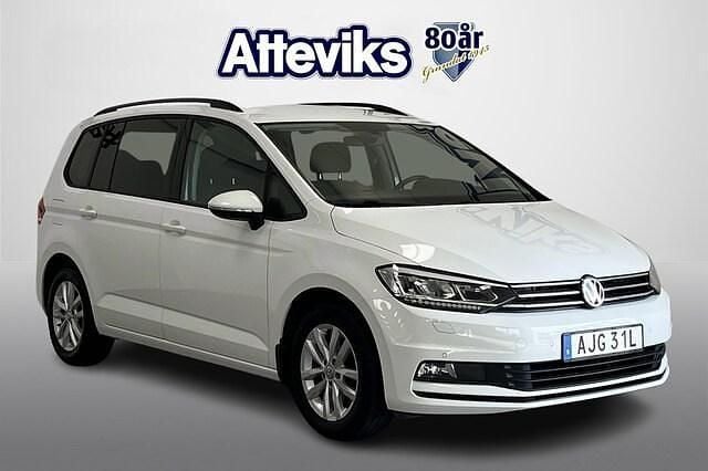 Vit Begagnad 2019 VW Touran Minibuss | 214 000 kr (Marknadspris) - Bild 1/4