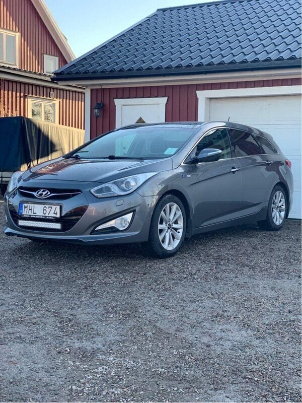 Silver Begagnad 2012 Hyundai i40 Kombi | 58 000 kr (Marknadspris) - Bild 1/4