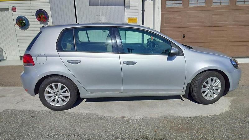 Silver Begagnad 2009 VW Golf VI Halvkombi | 55 000 kr (Marknadspris) - Bild 1/4