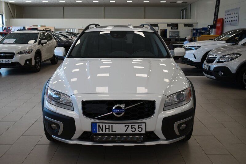 Vit Begagnad 2013 Volvo XC70 Summum SUV | 199 900 kr (Lite dyr) - Bild 1/4
