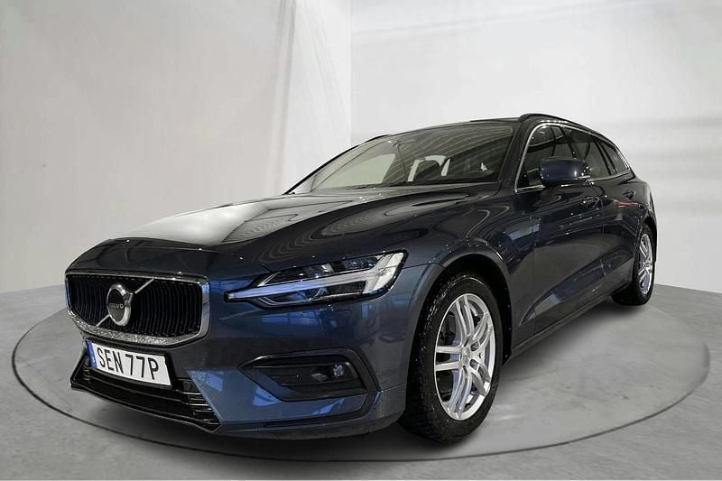 Mörkblå Begagnad 2023 Volvo V60 Core Kombi | 275 000 kr (Superpris) - Bild 1/4