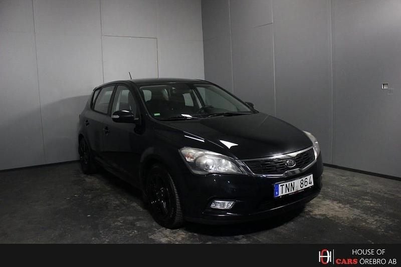 Begagnad Kia Ceed 128 HK (94 kW) 2012 Svart Halvkombi