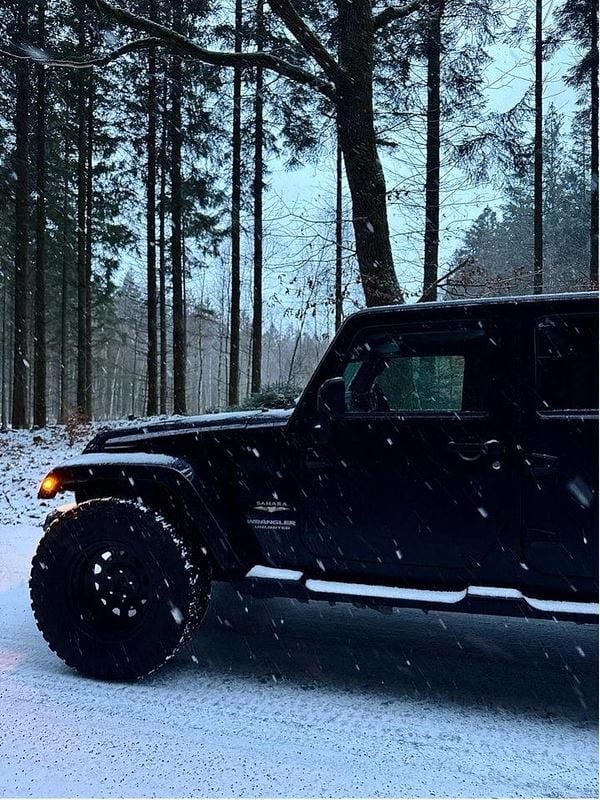 Svart Begagnad 2009 Jeep Wrangler Unlimited SUV | 235 000 kr (Marknadspris) - Bild 1/4