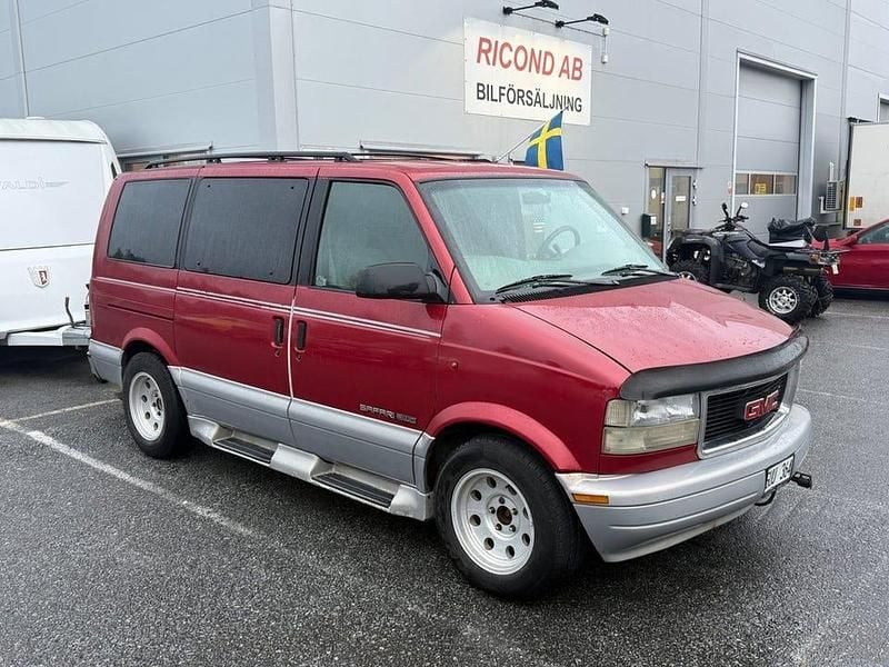 Rödmet Begagnad 1999 GMC Safari Minibuss | 49 900 kr - Bild 1/4