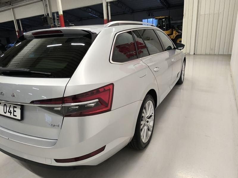 Begagnad Skoda Superb 190 HK (139 kW) 2019 Silver Kombi