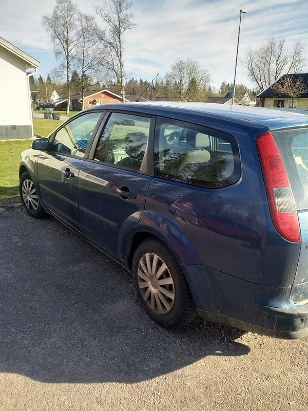 Grön Begagnad 2007 Ford Focus Kombi | 7 000 kr (Marknadspris) - Bild 1/3