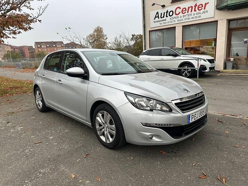 Grå Begagnad 2017 Peugeot 308 Halvkombi | 64 000 kr (Lite dyr) - Bild 1/4